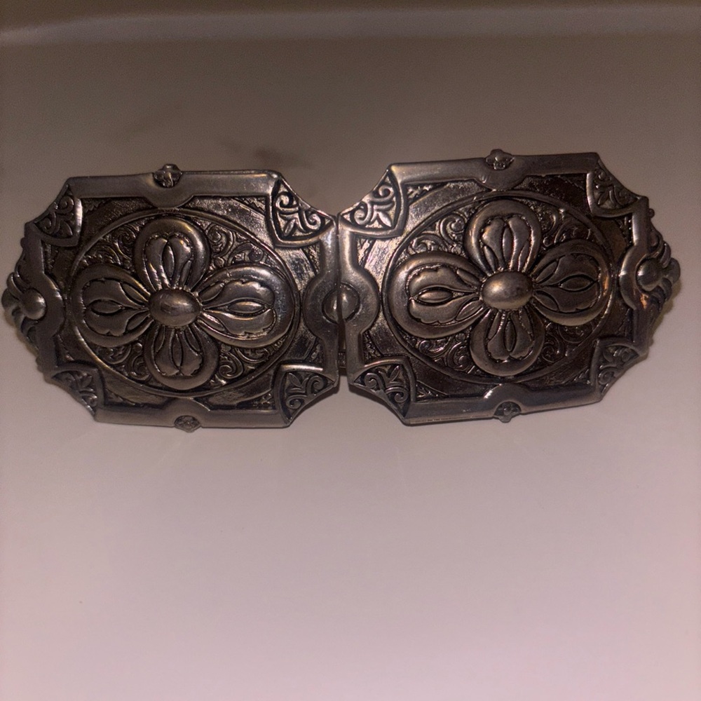 Elegant Silver Floral Belt Buckle